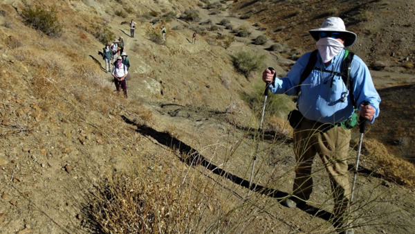 Community scientists on the Boo Hoff trail 